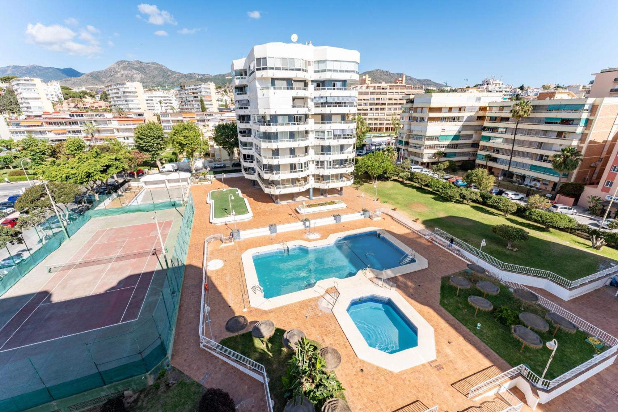 Tropico Carihuela View & Parking Appartement Torremolinos Buitenkant foto